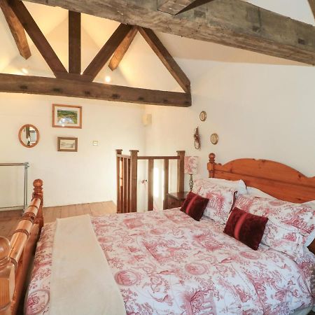 Pike Cottage Acton Turville Экстерьер фото