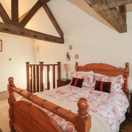 Pike Cottage Acton Turville Экстерьер фото